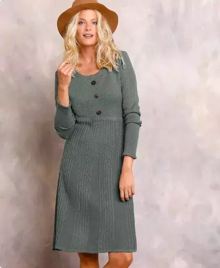 <p>Pulovrové šaty s knoflíky, Blancheporte, 1530 Kč</p>
