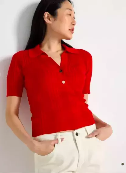 <p>Žebrovaný top, Lindex, 999 Kč</p>
