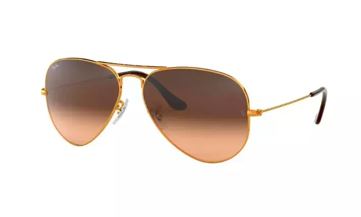 <p>Pilotky Ray Ban, 2940 Kč (ve slevě), prodává Gigaoptik.</p>

