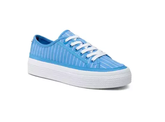 <p>Tenisky Tomy Hilfiger, 1752 Kč (cena po slevě)</p>
