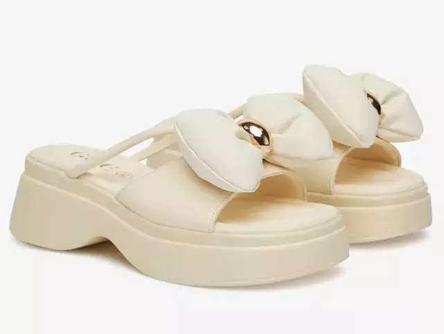 Nazouváky na platformě