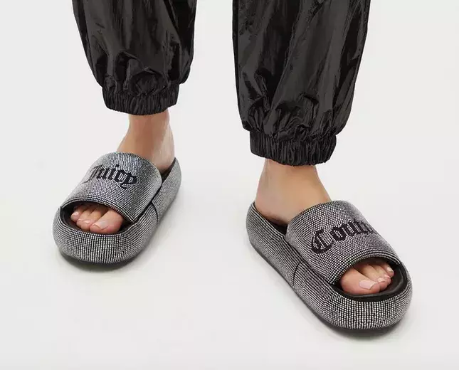 Nazouváky na platformě