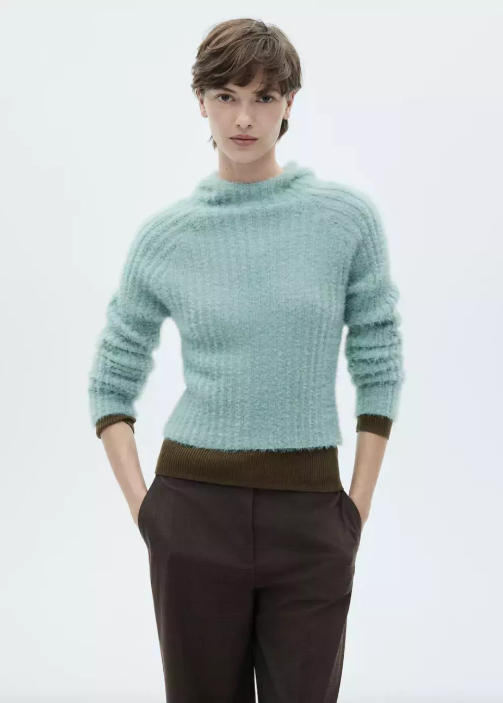 svetr s kapucí a umělou kožešinou