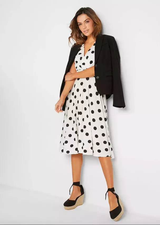 Úpletové šaty s puntíky
