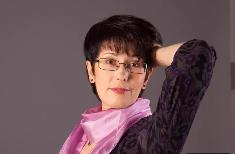 C​hic účesy pro ženy nad 50 let s brýlemi. Objevte účesy, které skvěle doplňují brýle a podtrhují vaši osobnost