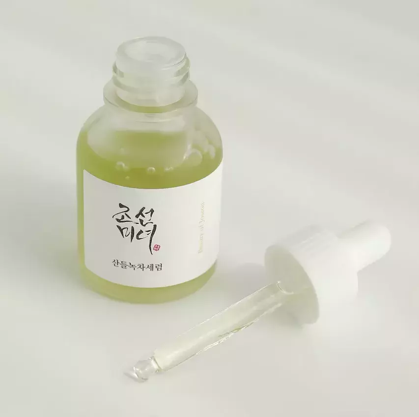 Beauty of Joseon Calming Serum: Green Tea + Panthenol pomáhá zklidňovat pleť podrážděnou UV zářením