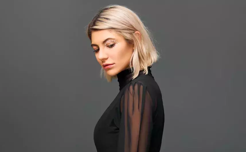 N​ejlichotivější dlouhé účesy pro ženy nad 50 let