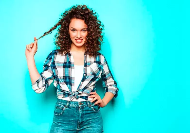 N​ejlichotivější dlouhé účesy pro ženy nad 50 let