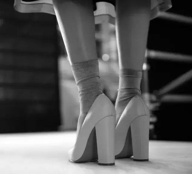 Ponožky k podpatkům už nejsou zločin, staly se naopak trendem jara 2025