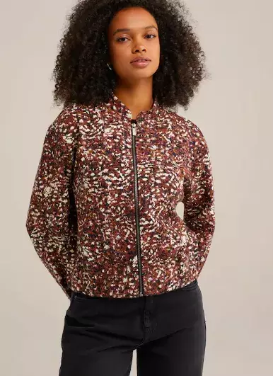 Velká, nesourodá či mimo styl: Jarní bundy s trochou rebélie