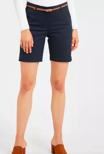 Klasické bermudy jako trend jara 2025: Nevěřili byste, že bermudy sluší každé postavě. Jde jen o to je vhodně zkombinovat