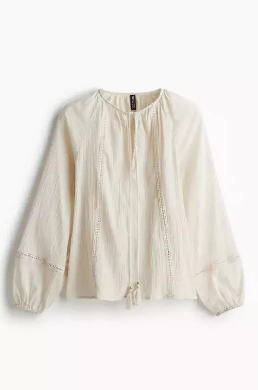 Halenka s krajkovými vsadkami a balonovými rukávy, H&M, 479 Kč