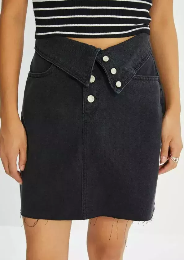 Krátká denimová sukně, Trendyol, 720 Kč