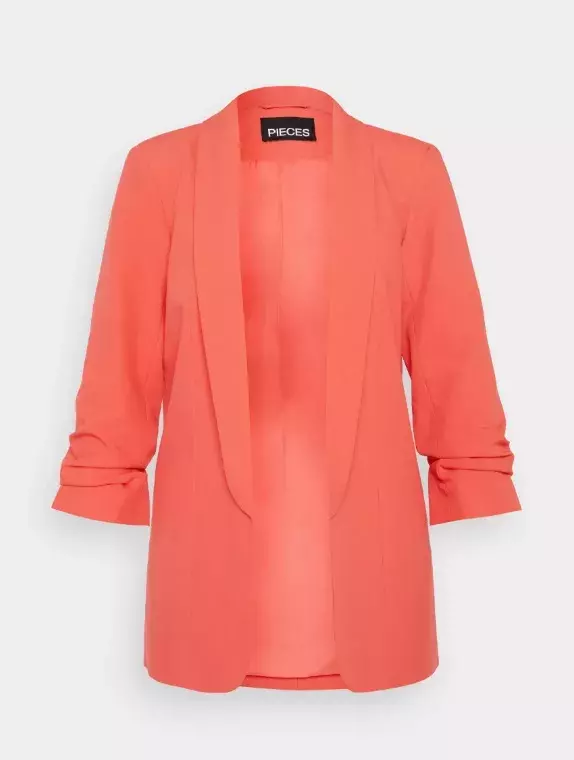 Delší blejzr, Pieces, 900 Kč