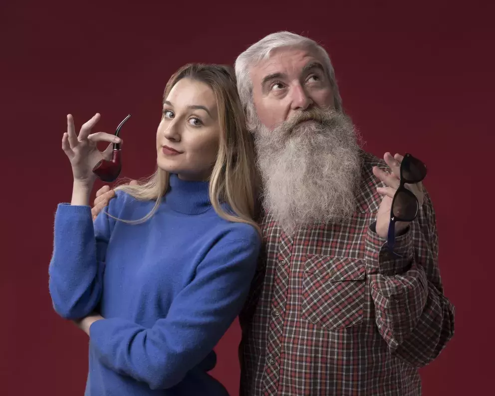 starší muž a mladá žena