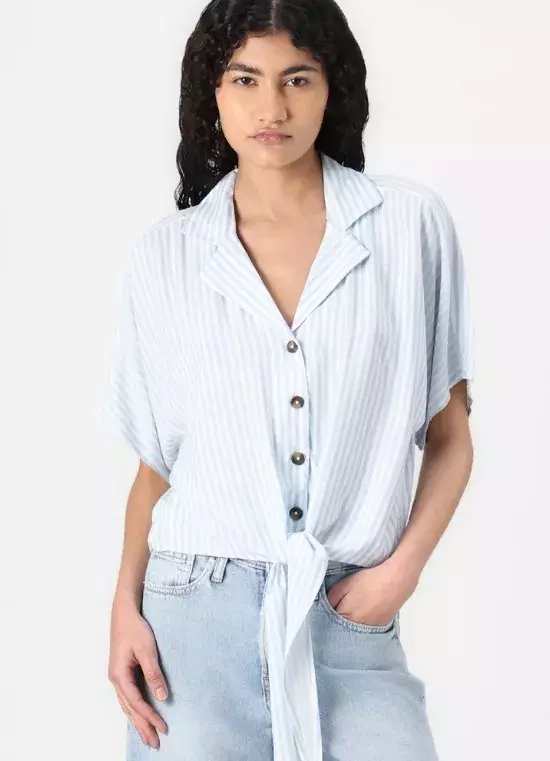 Košilová halenka s límečkem a vázačkou, JDY, 510 Kč