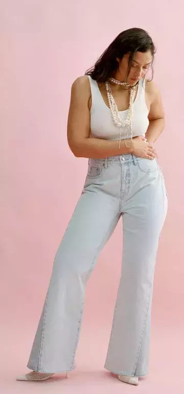 Džíny do zvonu, H&M, 1 199 Kč