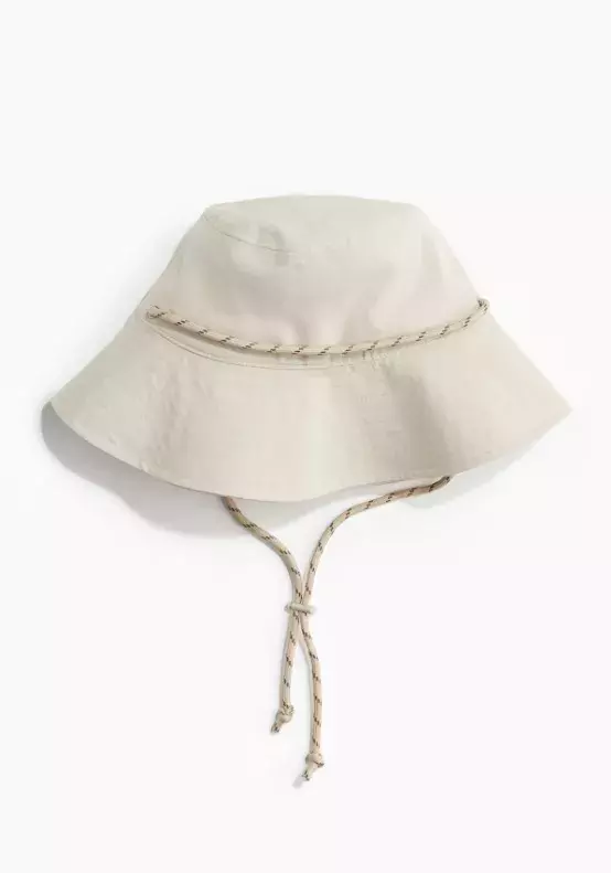 Klobouk bucket se šňůrkou pod bradu, H&M, 359 Kč
