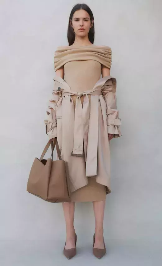 Šaty odhalující ramena, H&M, 279 Kč