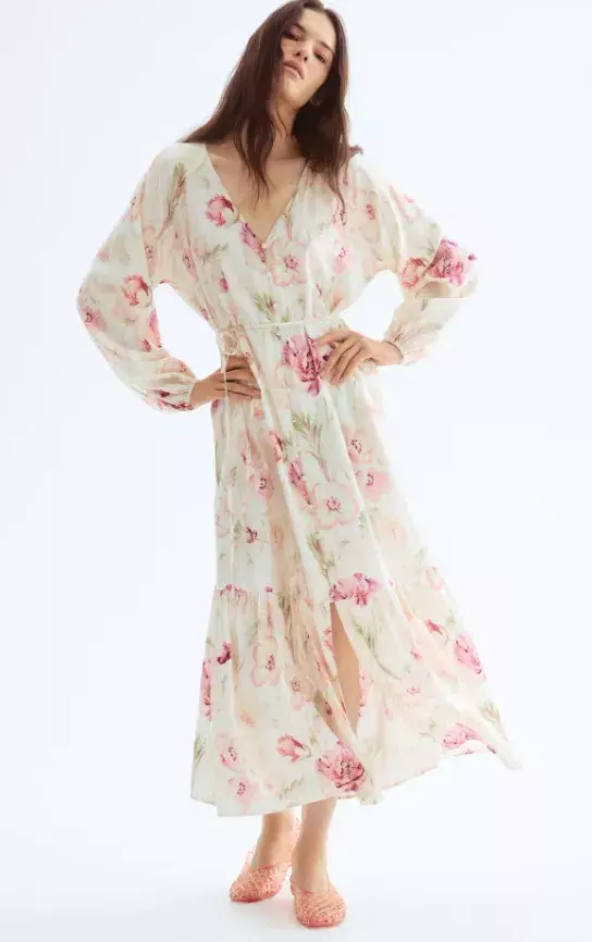 Krepové šaty s vázacím páskem, H&M, 839 Kč