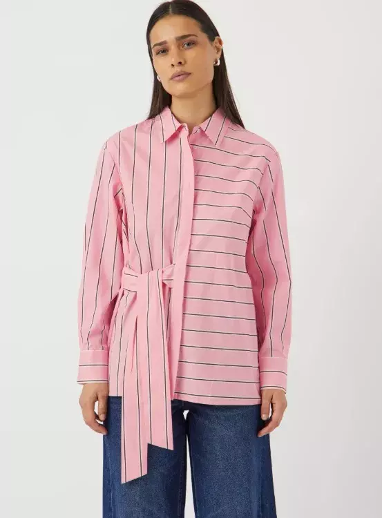 Růžová košile s mašlí v pase, YAS, 1 680 Kč