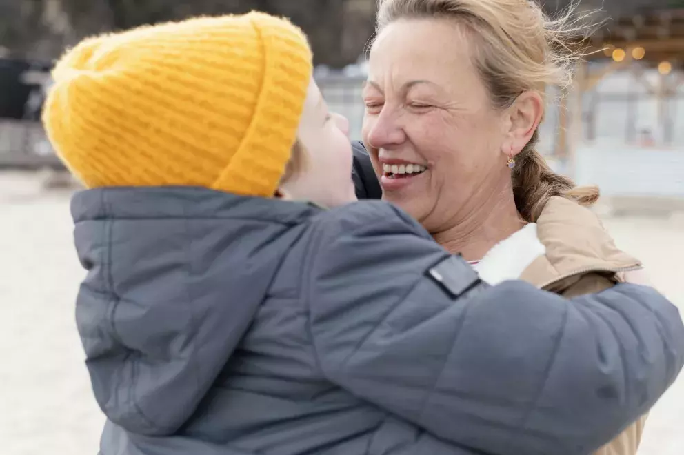 babička, vnuk, péče, rodina, pomoc