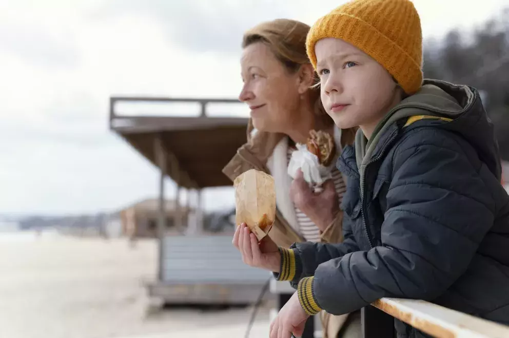 babička, vnuk, péče, rodina, pomoc