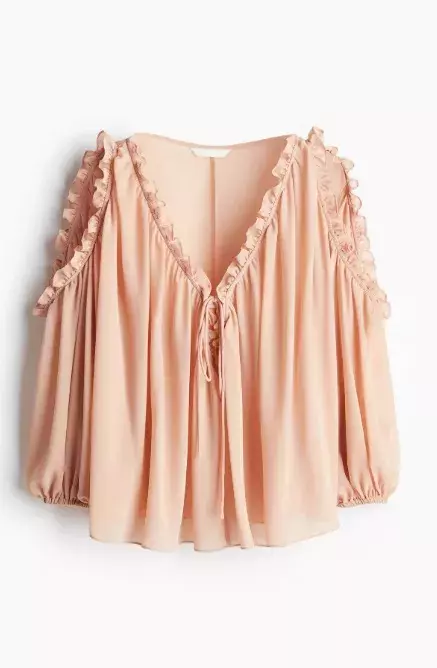 Šifonová halenka odhalující ramena, H&M, 599 Kč