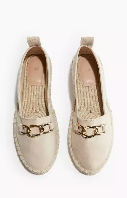 Espadrilky s kovovým detailem, H&M, 599 Kč