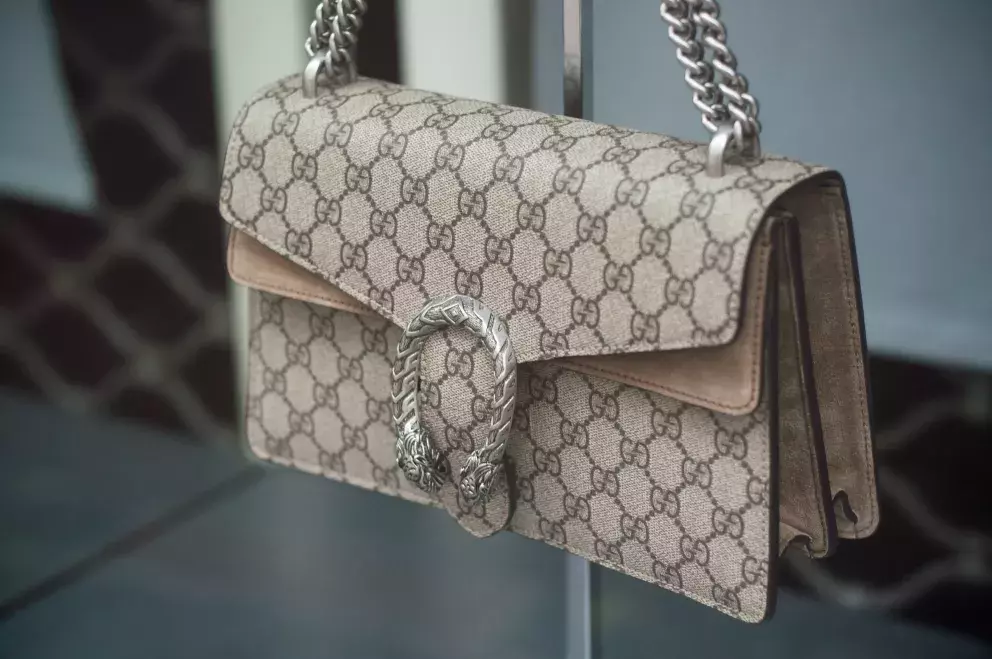 zdobená east-west kabelka