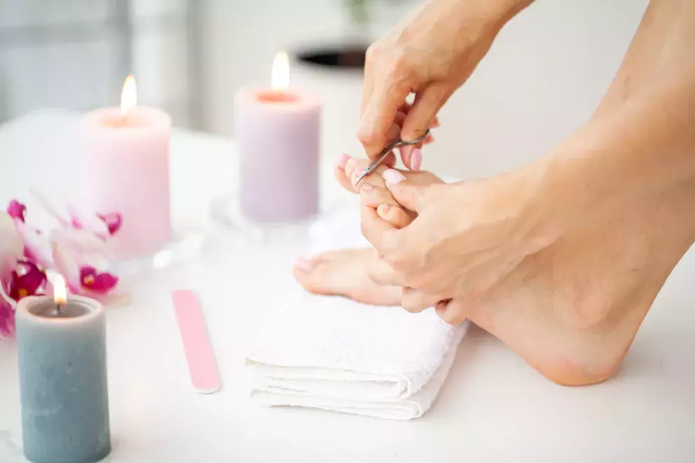 zastřižení nehtů na nohou