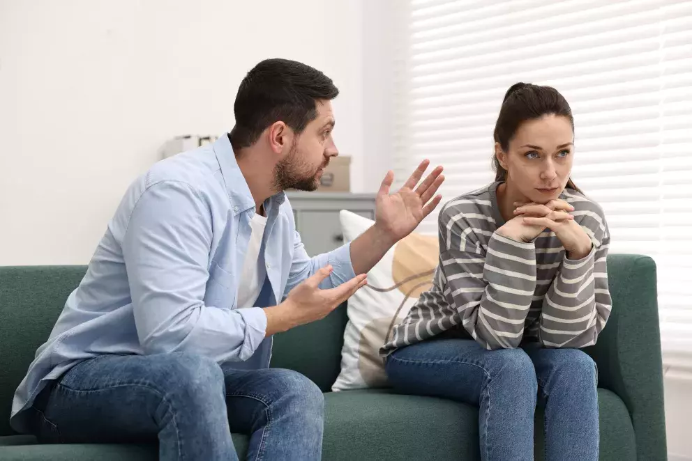 muž, žena, sourozenci, hádka, problém