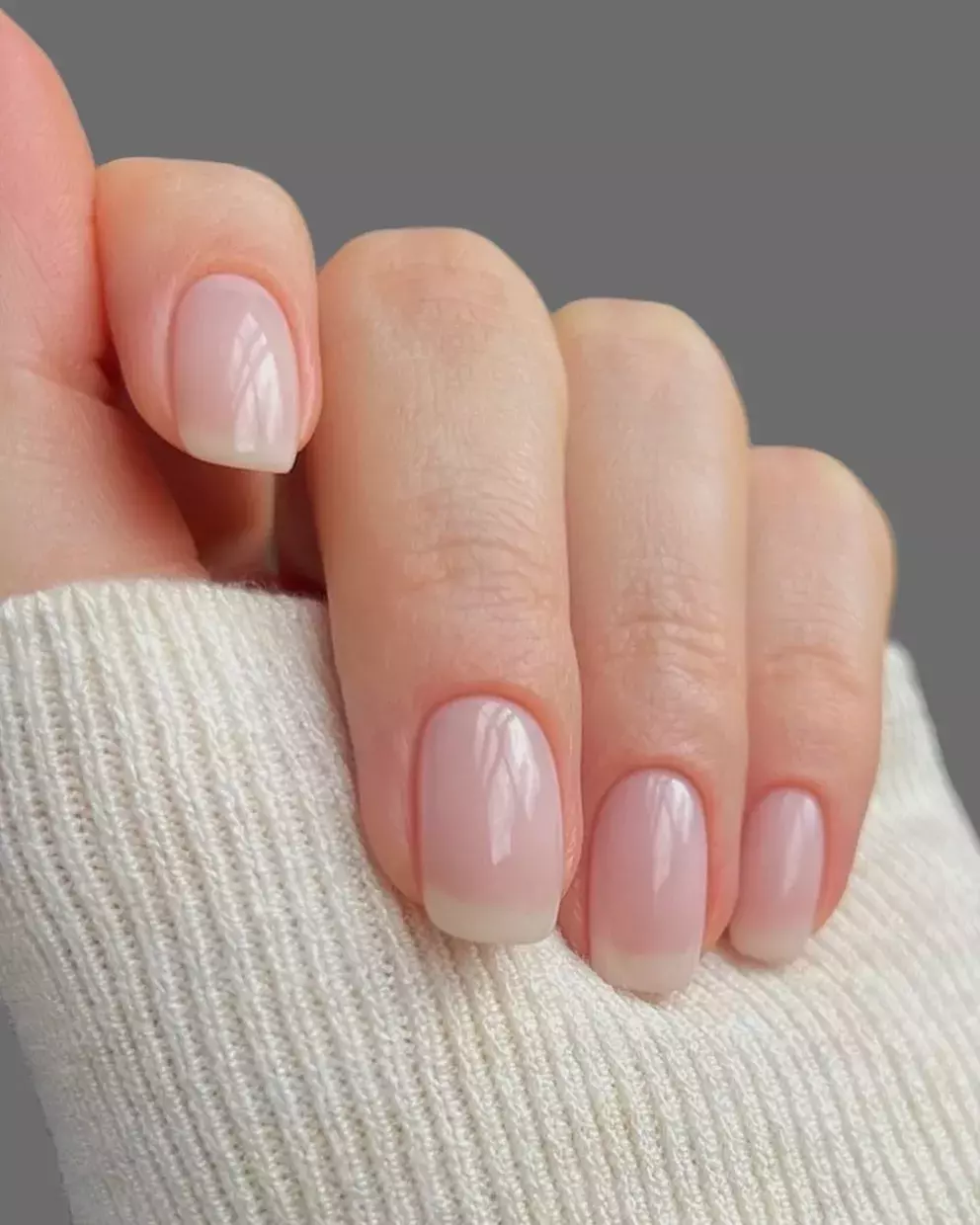 mýdlové nehty s efektem francouzské manikúry