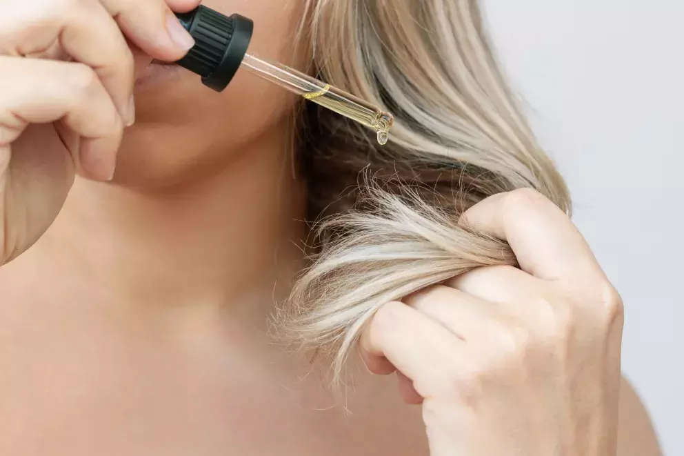 vyživující olej na vlasy