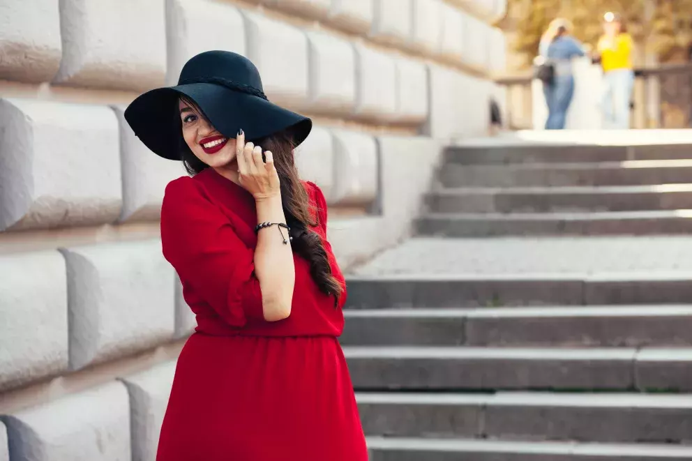 xxl žena v maxi šatech