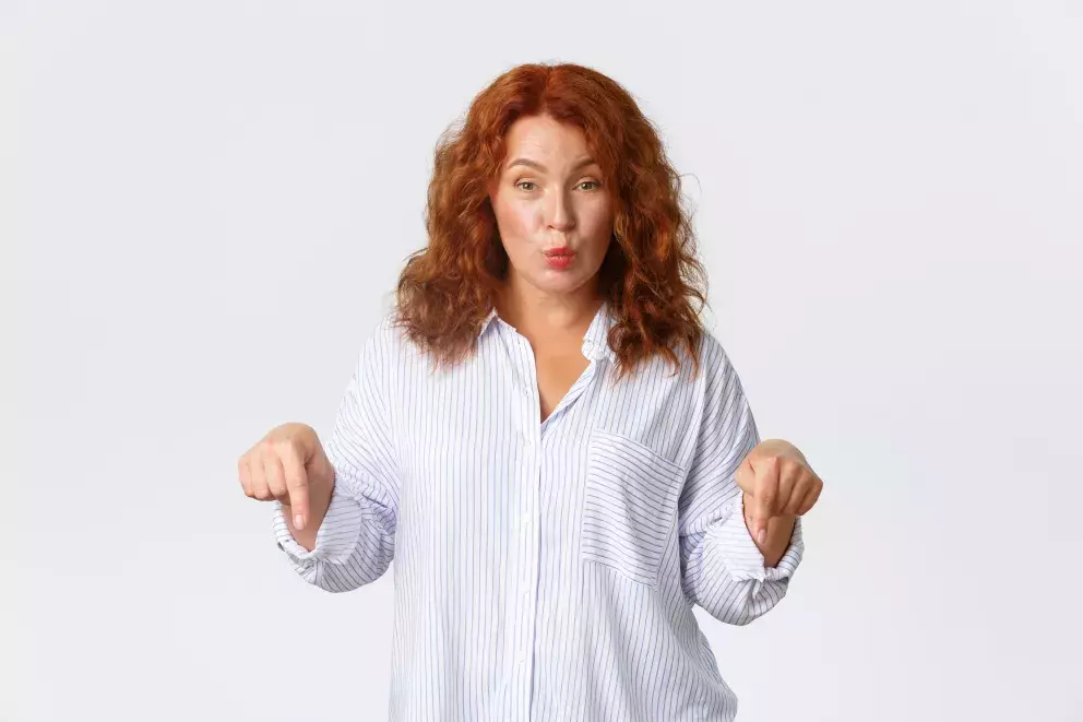 žena, grimasy, zrzavé vlasy