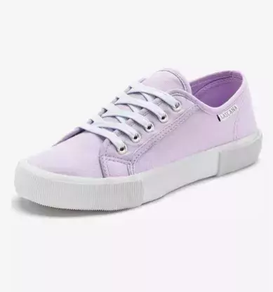 Džíny, tenisky, blejzr, triko: Čtyři kousky oblečení, které unosíte kamkoliv a v jakémkoli věku. Stačí zvolit ty správné 