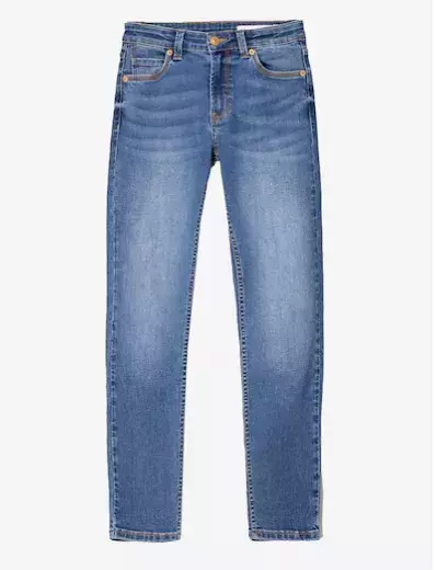 Džíny pro ženy po padesátce: Nejoblíbenější střihy roku 2025