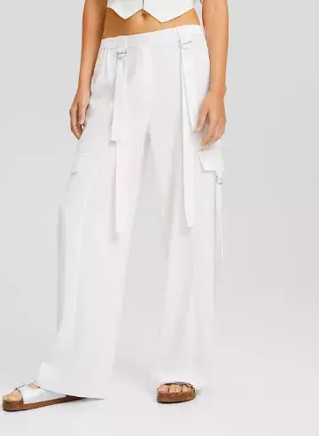 Bílé kalhoty a pruhované triko: Námořnická inspirace, která neomrzí. Zkuste ji také a stejně jako my si ji zcela jistě zamilujete