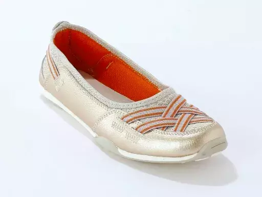 Slyšeli jste už o trendu Baleríny + tenisky = Ballerainer? Nejkomfortnější trend roku spojuje eleganci a pohodlí – obuv, kterou si zamilujete na první obutí