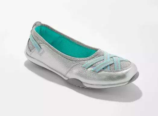 Slyšeli jste už o trendu Baleríny + tenisky = Ballerainer? Nejkomfortnější trend roku spojuje eleganci a pohodlí – obuv, kterou si zamilujete na první obutí