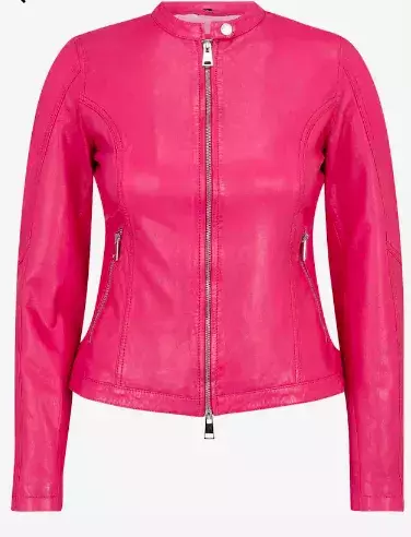 Módní inspirace z Milána: Co nosí ženy na ulicích módní mekky? Odvážné kombinace, výrazné doplňky a osobitý styl – inspirujte se italskou módou