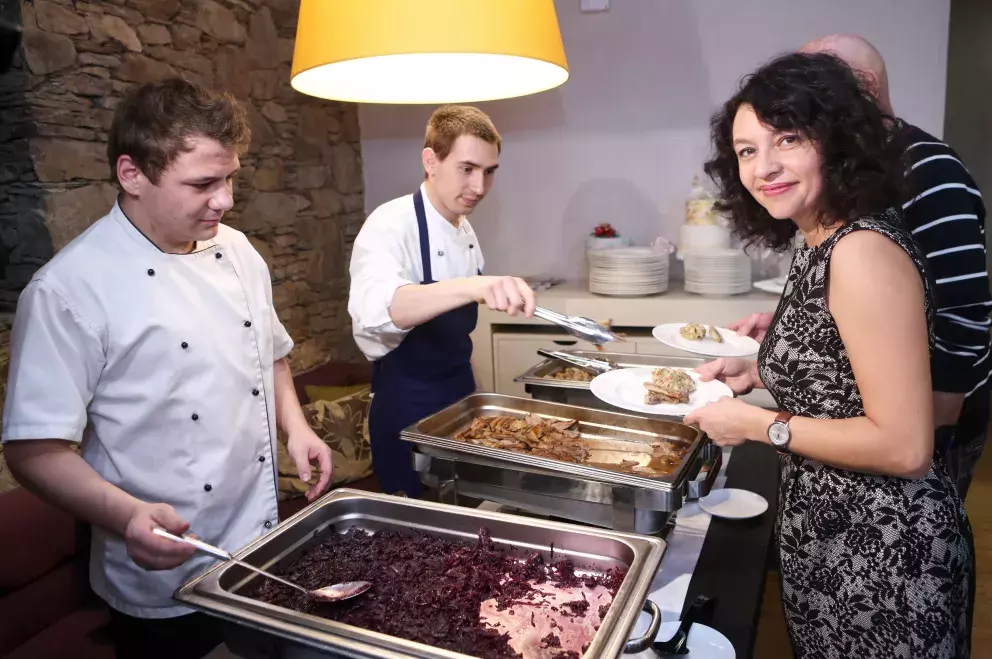 Jak zhubnout v padesáti do plavek: Nejdůležitější je jídelníček od tří hodin do usnutí, radí gurmánky Dita a Karolína