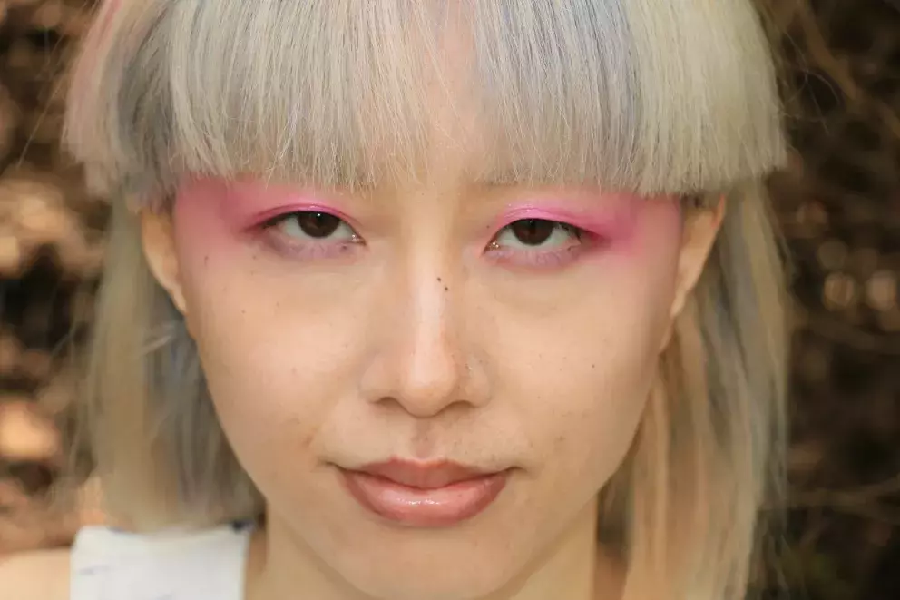 současné vlasové a make-up trendy