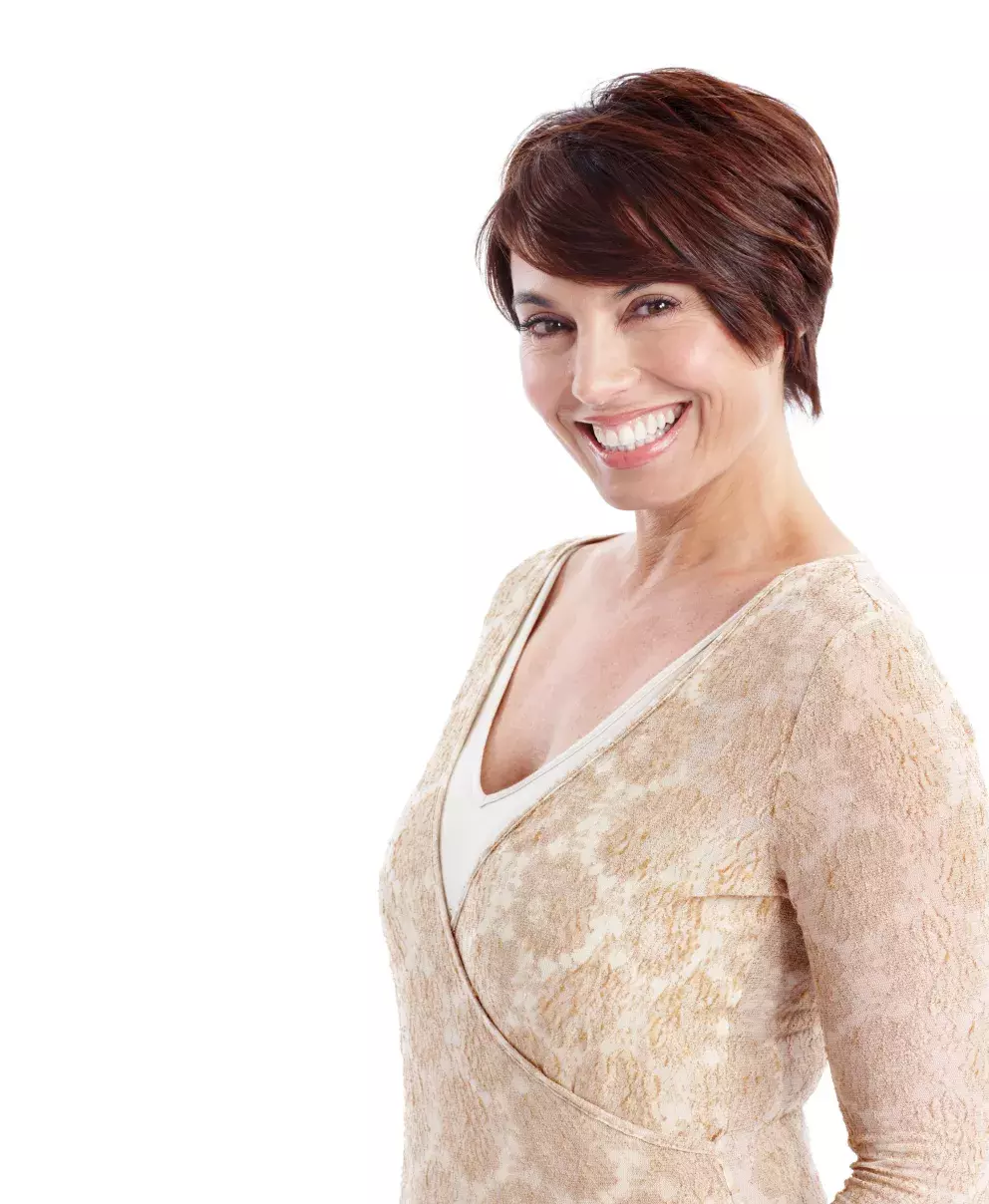 žena v průsvitném topu