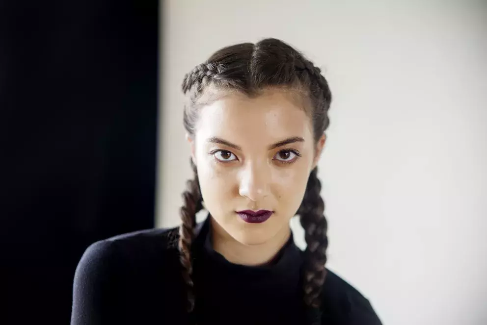 současné vlasové a make-up trendy