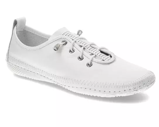 Slyšeli jste už o trendu Baleríny + tenisky = Ballerainer? Nejkomfortnější trend roku spojuje eleganci a pohodlí – obuv, kterou si zamilujete na první obutí