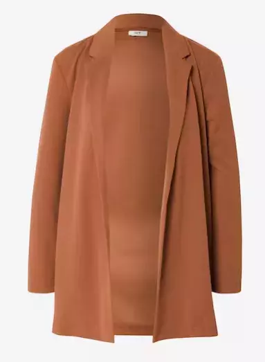 Džíny, tenisky, blejzr, triko: Čtyři kousky oblečení, které unosíte kamkoliv a v jakémkoli věku. Stačí zvolit ty správné 