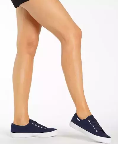 Džíny, tenisky, blejzr, triko: Čtyři kousky oblečení, které unosíte kamkoliv a v jakémkoli věku. Stačí zvolit ty správné 