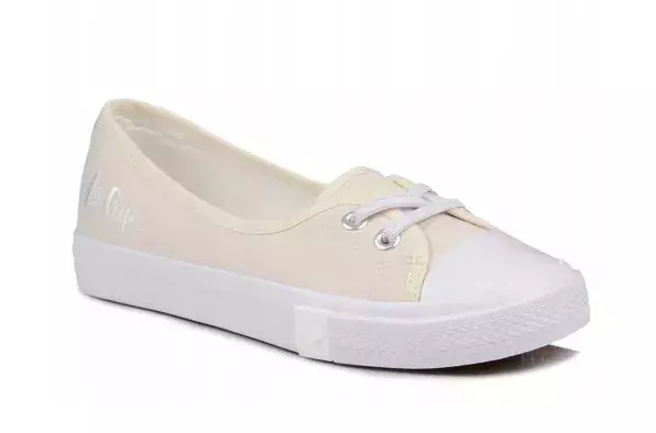 Slyšeli jste už o trendu Baleríny + tenisky = Ballerainer? Nejkomfortnější trend roku spojuje eleganci a pohodlí – obuv, kterou si zamilujete na první obutí